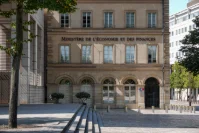 Sécurité économique : la France ouvre ses portes, mais garde la main sur la poignée