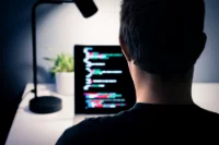 Radicalisation en ligne : quand les codes du jeu vidéo servent la propagande extrémiste